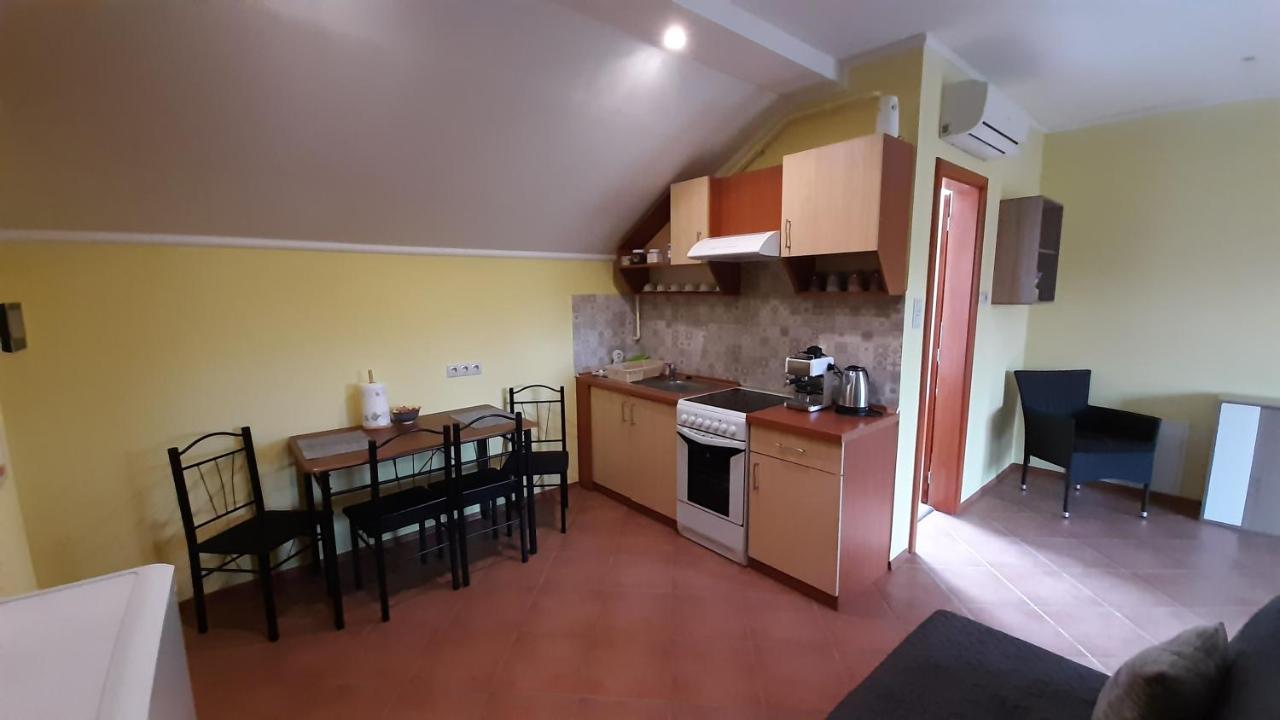 Rozmaring Apartman Gyula Zewnętrze zdjęcie