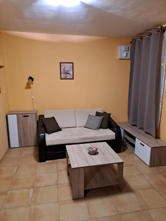 Rozmaring Apartman Gyula Zewnętrze zdjęcie