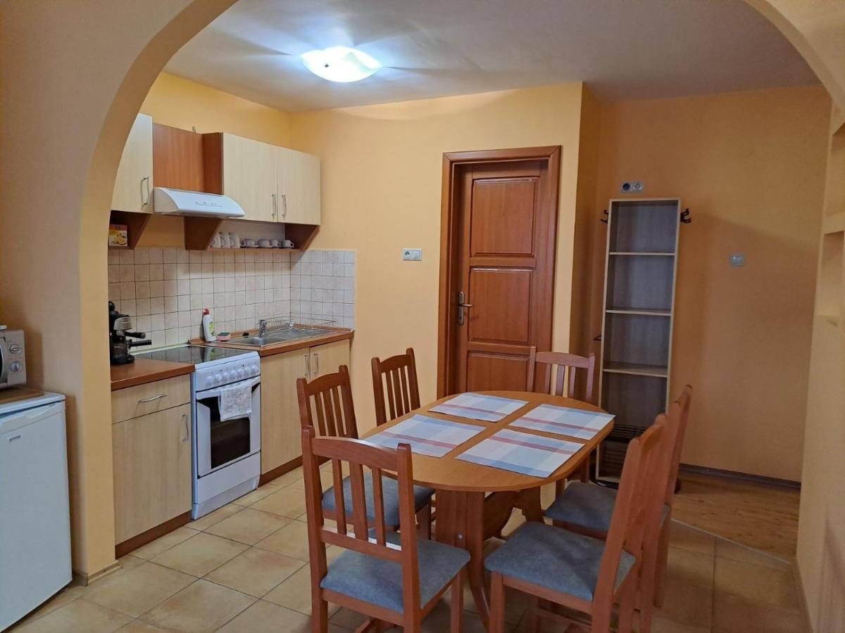 Rozmaring Apartman Gyula Zewnętrze zdjęcie