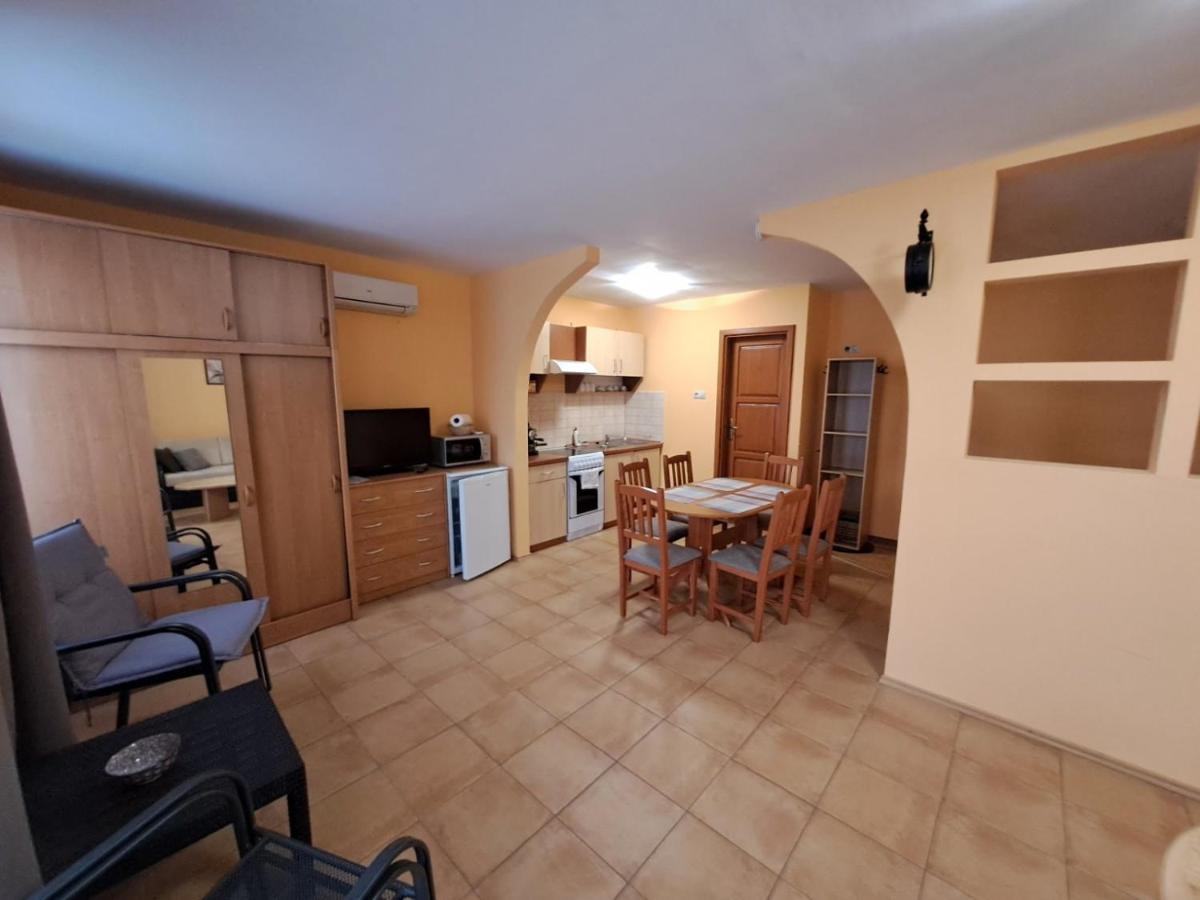 Rozmaring Apartman Gyula Zewnętrze zdjęcie