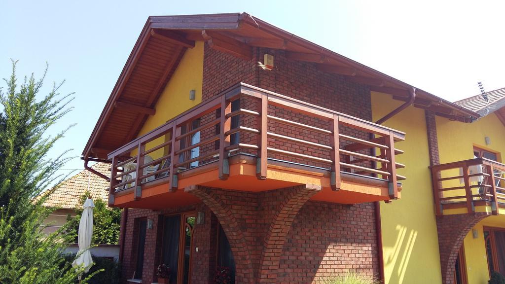 Rozmaring Apartman Gyula Zewnętrze zdjęcie